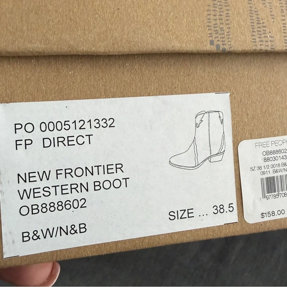NIB Free People New Frontier Black and White Western Boots in Arctic Fox 38.5 - Picture 8 of 14